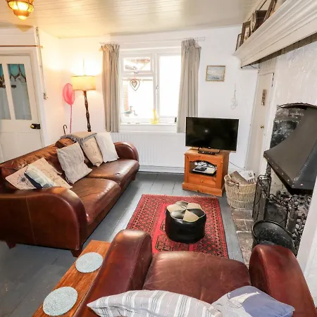 Holiday home Inglenook