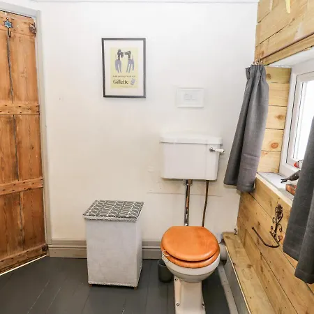 度假居 Inglenook 惠特比